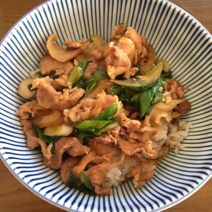 味付けはすき焼きのタレ 豚こま肉で豚丼